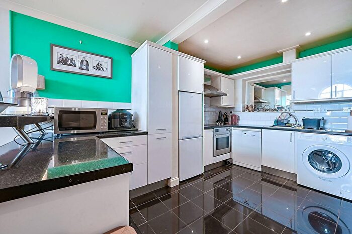 1 Bedroom Flat For Sale In Heathfield Terrace, Chiswick, London, W4