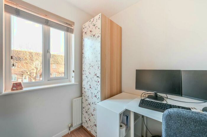 3 Bedroom Terraced House For Sale In Satanita Close, , Beckton, London, E16