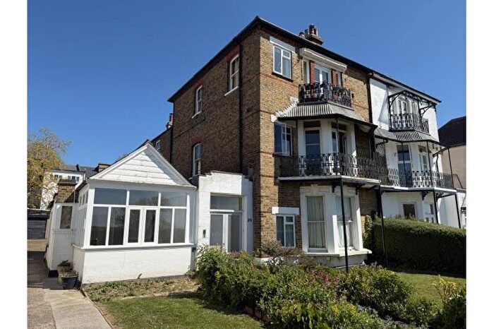 Studio To Rent In Clifftown Parade, Southend-on-Sea, Essex, SS1