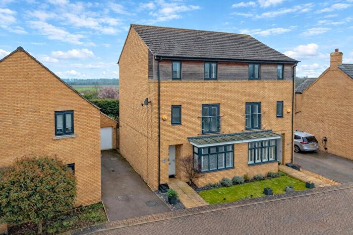 4 Bedroom Semi-Detached House For Sale In St. Ives, Cambridgeshire, PE27