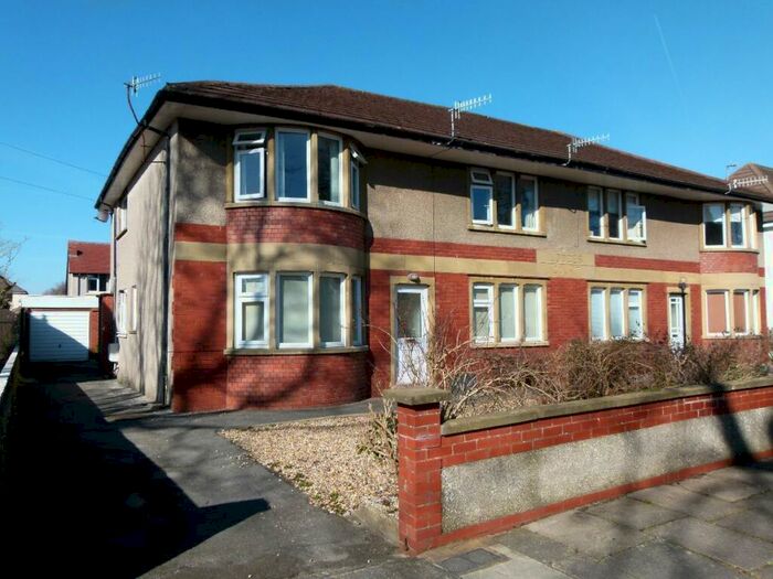 2 Bedroom Flat To Rent In First Floor Flat, Lodges Court, Lodges Grove, Morecambe, LA4