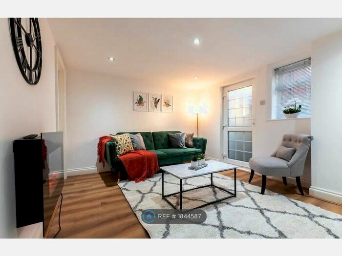 3 Bedroom Semi-Detached House To Rent In York, York, YO26