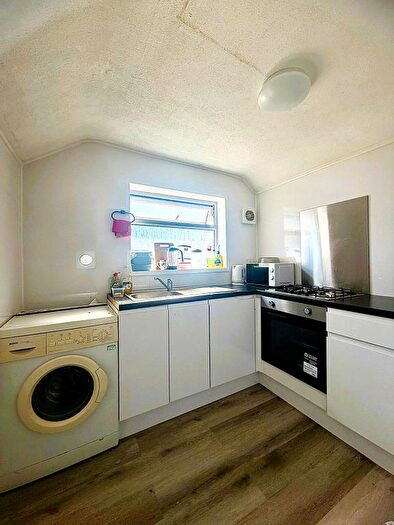 2 Bedroom Flat To Rent In Comet Street, Cardiff, CF24