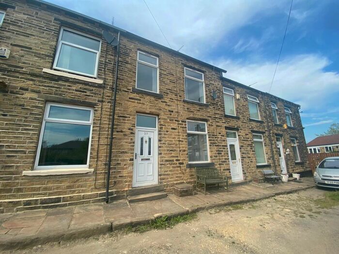 2 Bedroom House To Rent In Holdsworth Square, Bradford, BD2