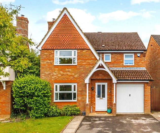 4 Bedroom Detached House For Sale In Farriers Close, Bramley, RG26