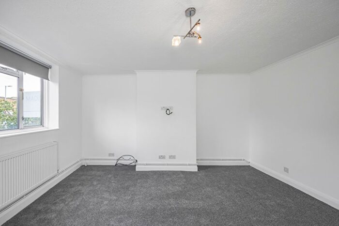 2 Bedroom Flat To Rent In High Road, Loughton, IG10