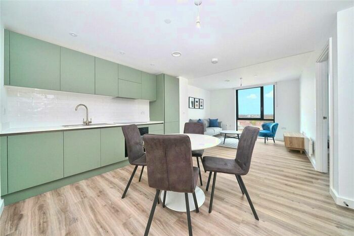 2 Bedroom Apartment To Rent In Viva Court, Kimpton Road, Luton, LU2