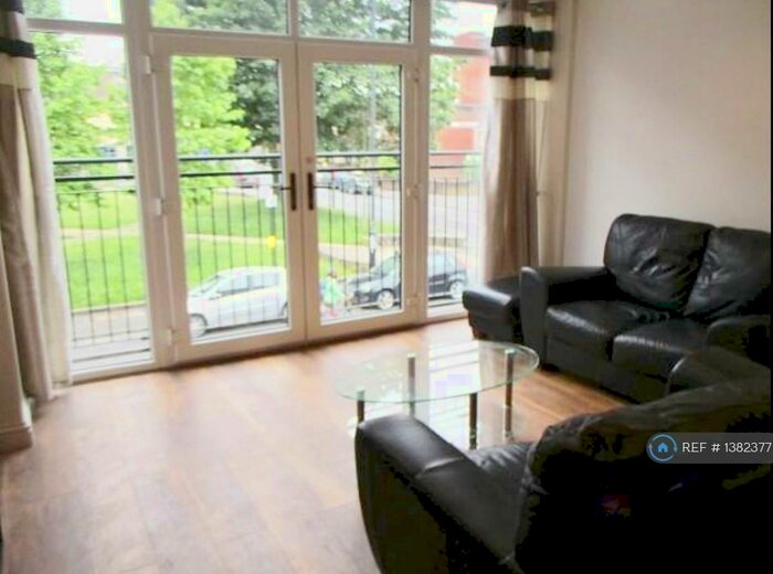 2 Bedroom Flat To Rent In Ashley House, Bristol, BS2