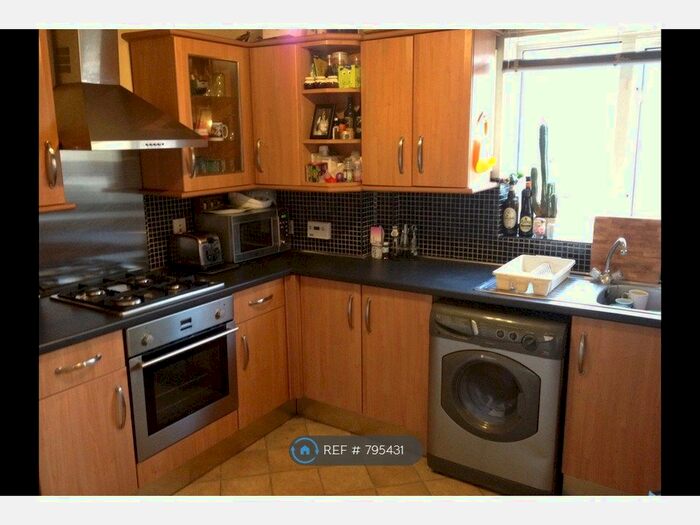1 Bedroom Flat To Rent In Capstan Road, London, SE8