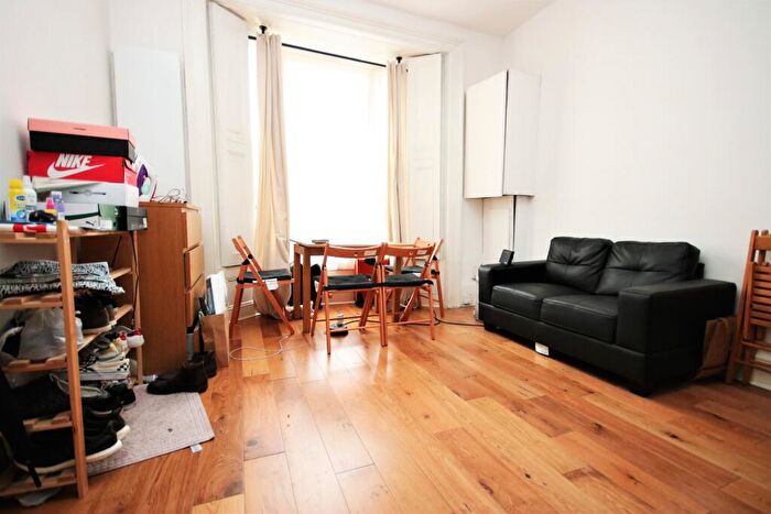 2 Bedroom Flat To Rent In Stock Orchard Crescent, Islington, N7
