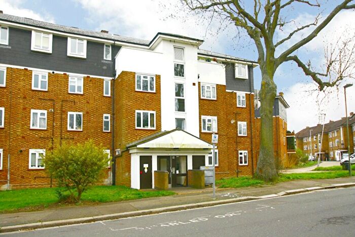 2 Bedroom Apartment To Rent In Oak Lane, East Finchley, N2
