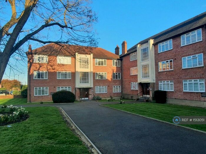 2 Bedroom Flat To Rent In Cardrew Court, London, N12
