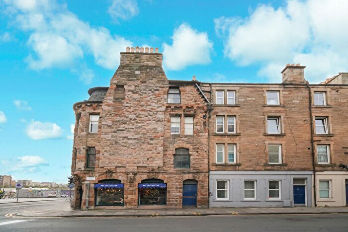 3 Bedroom Flat For Sale In / () Grove Street, Edinburgh, EH3