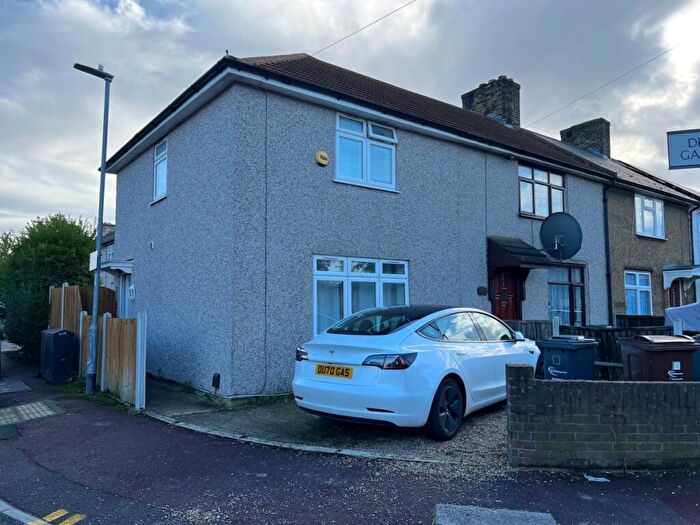 2 Bedroom Terraced House To Rent In Canonsleigh Road, Dagenham, RM9