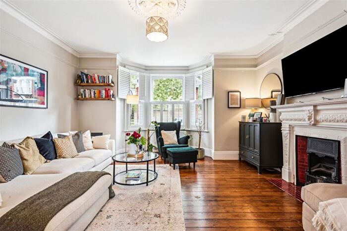 2 Bedroom Flat For Sale In Elmfield Road, Balham, SW17