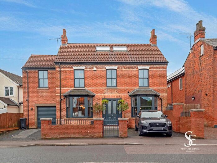 6 Bedroom Detached House For Sale In London Road, Wokingham, RG40