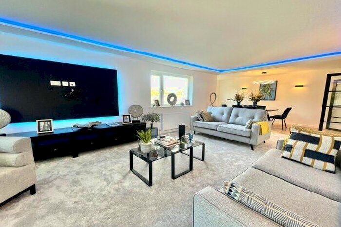 3 Bedroom Flat To Rent In Avalon, Poole, BH14