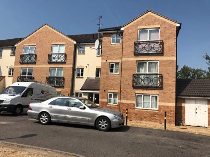 1 Bedroom Flat To Rent In Friars Close, Seven Kings, IG1