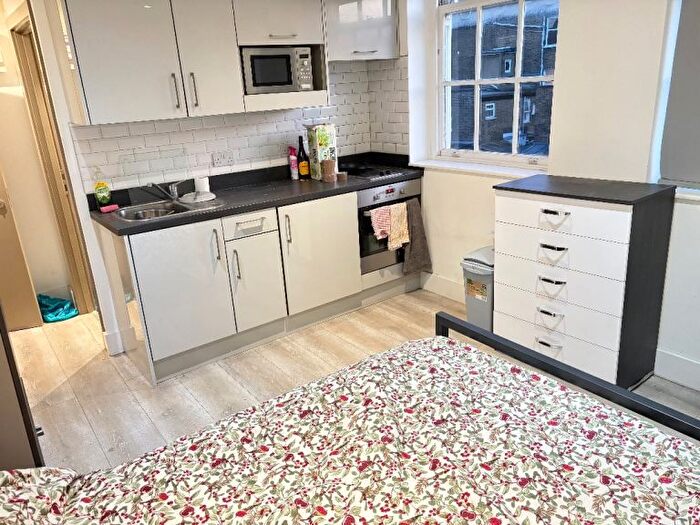 Studio To Rent In Kilburn High Road, London, NW6