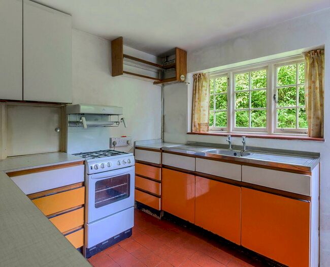 4 Bedroom Detached House For Sale In Tillingbourne, House, Shalford Road, Guildford, GU4