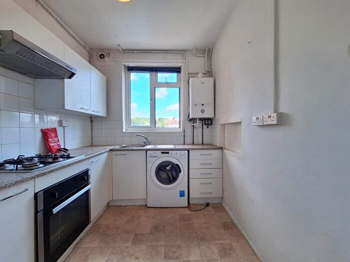 4 Bedroom Flat To Rent In Victoria Road, Ruislip, HA4