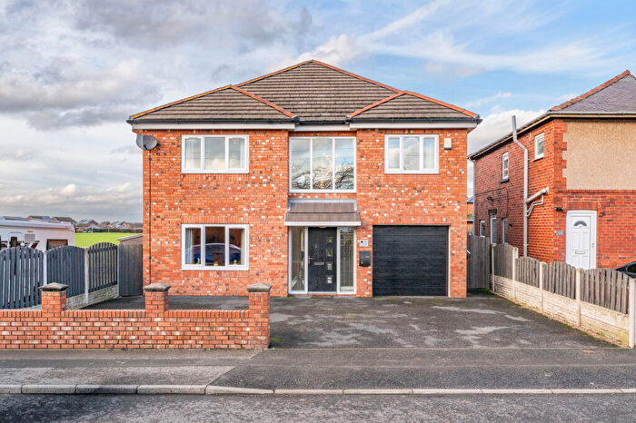 4 Bedroom Detached House For Sale In Oakwood Road, Royston, Barnsley, S71