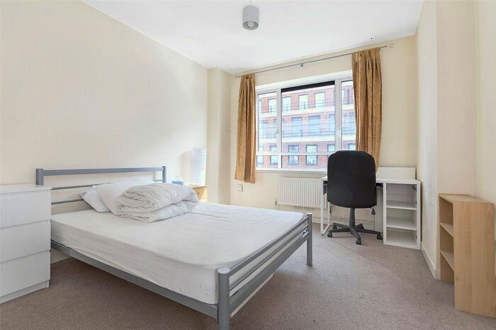 3 Bedroom Flat To Rent In Windmill, New North Street, London, WC1N