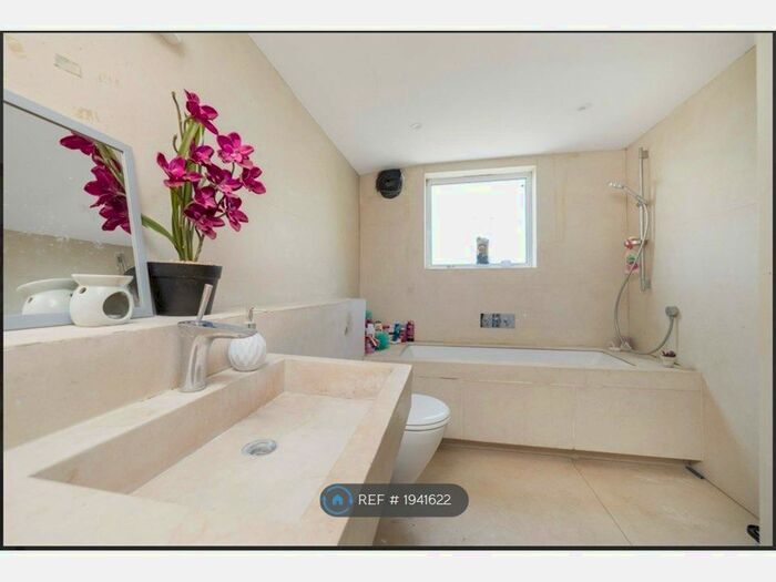 1 Bedroom Flat To Rent In Croydon, Croydon, CR7