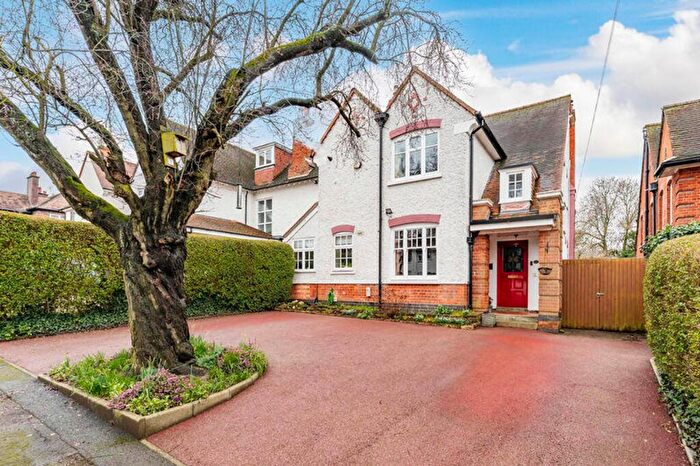 5 Bedroom Detached House For Sale In Meadowcourt Road, Leicester, LE2