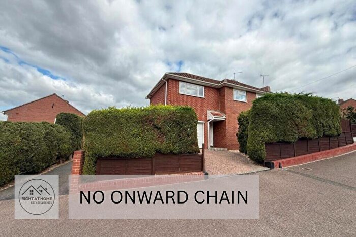 4 Bedroom End Of Terrace House For Sale In Thornpark Rise, Exeter, EX1