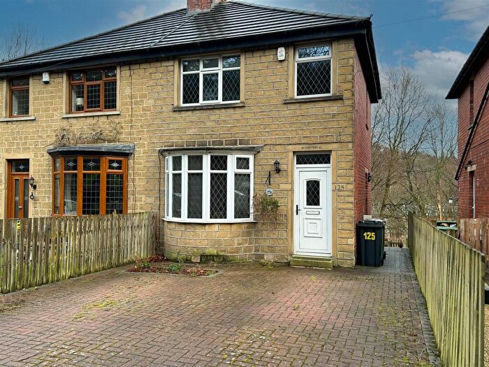 3 Bedroom Semi Detached House For Sale In Meltham Road, Huddersfield, HD4