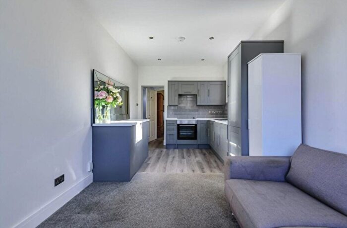 1 Bedroom Flat For Sale In Invermene House, Epsom, KT17