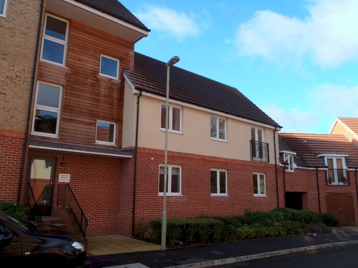 2 Bedroom Flat To Rent In Skippetts Gardens, Viables, Basingstoke, RG21