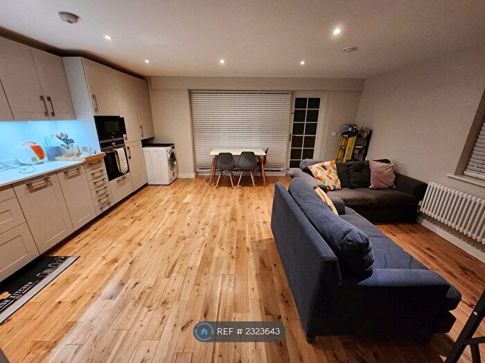 3 Bedroom Flat To Rent In Mill Apartments, London, SE13