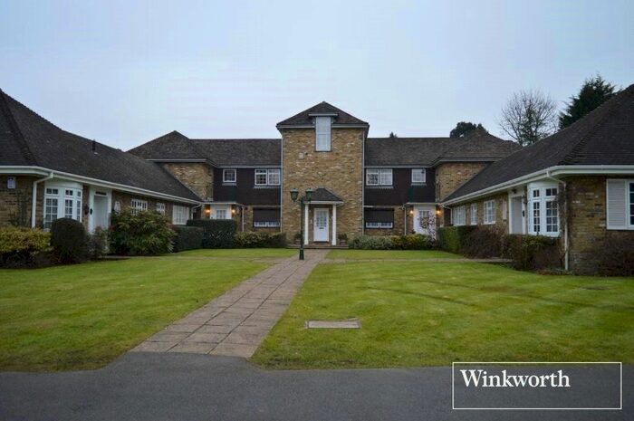 3 Bedroom Flat To Rent In Deacons Heights, Barnet Lane, Elstree, Borehamwood, WD6