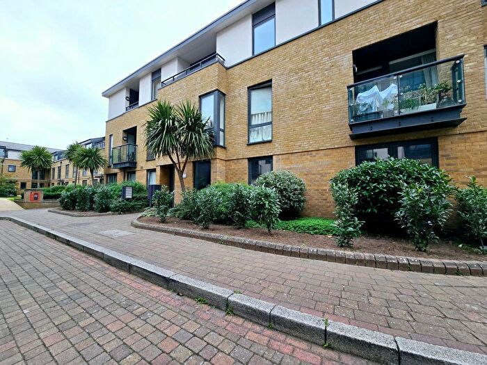 2 Bedroom Flat To Rent In George Mathers Road, Elephant Amp; Castle, SE11