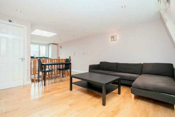 2 Bedroom Flat To Rent In Bethnal Green Road, Bethnal Green, London, E2