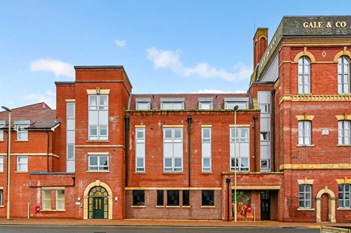 2 Bedroom Flat For Sale In London Road, Horndean, Waterlooville, Hampshire, PO8