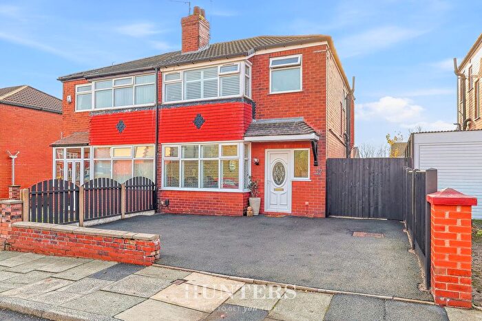 3 Bedroom Semi Detached House For Sale In Towncroft Avenue, Middleton, M24