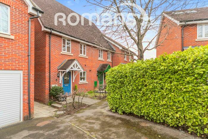 3 Bedroom Terraced House To Rent In Ducketts Mead, Reading, RG2