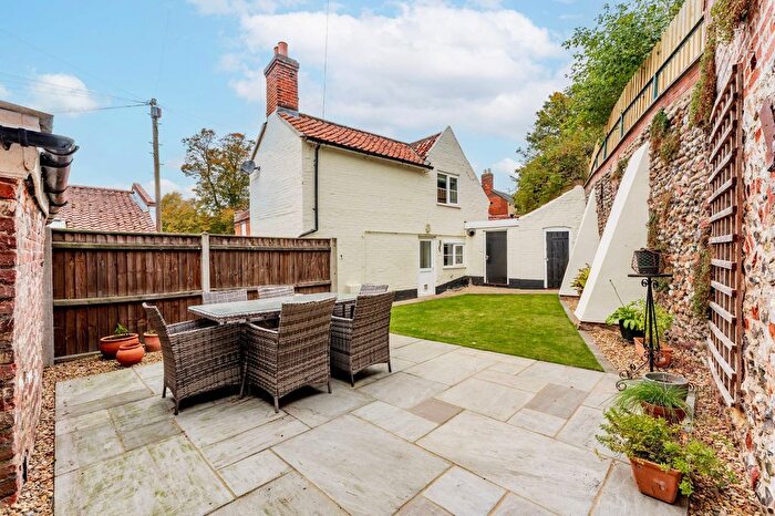 2 Bedroom Cottage For Sale In High Street, Coltishall, NR12