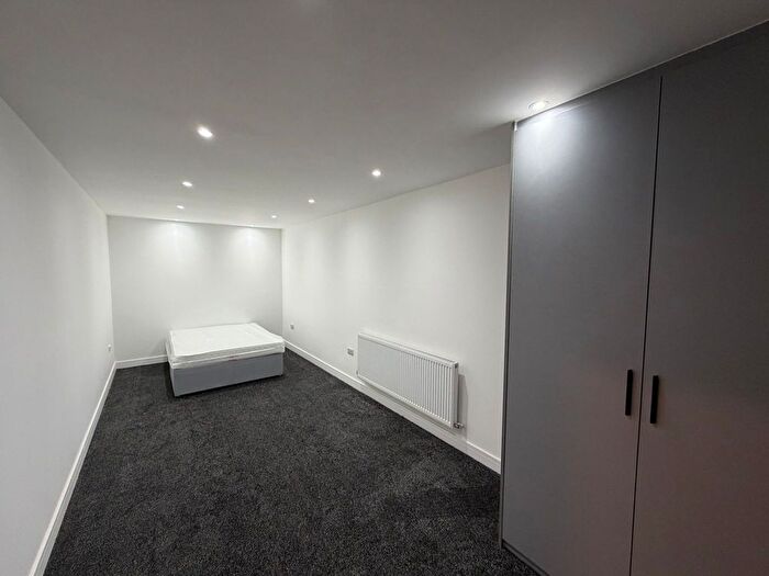 5 Bedroom Terraced House To Rent In Romford, RM5