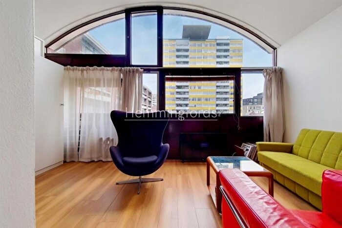 1 Bedroom Apartment To Rent In Crescent House, Barbican, EC1Y