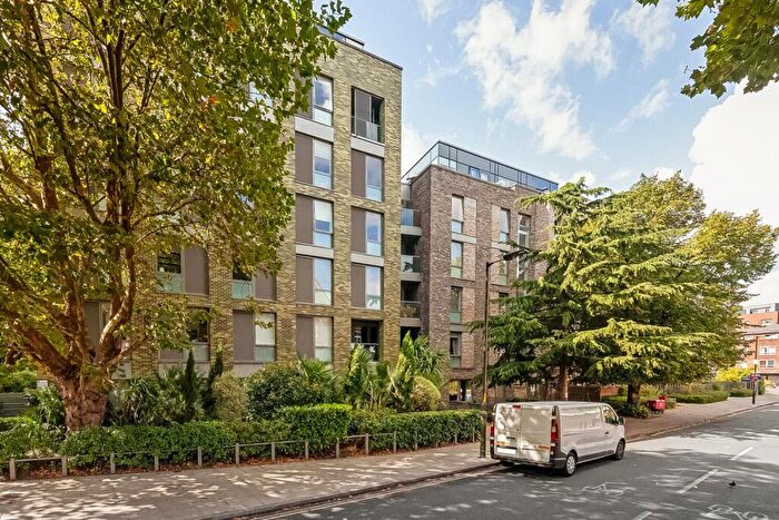 2 Bedroom Apartment For Sale In Woods Road, Peckham, London, SE15