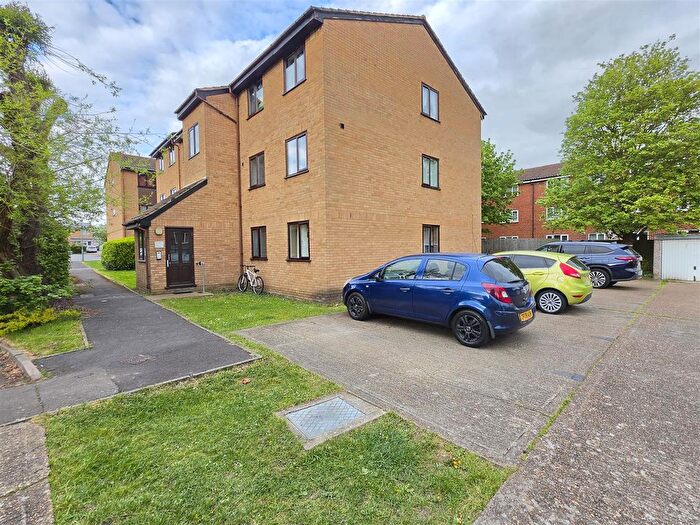 2 Bedroom Flat For Sale In Millhaven Close, Romford, RM6