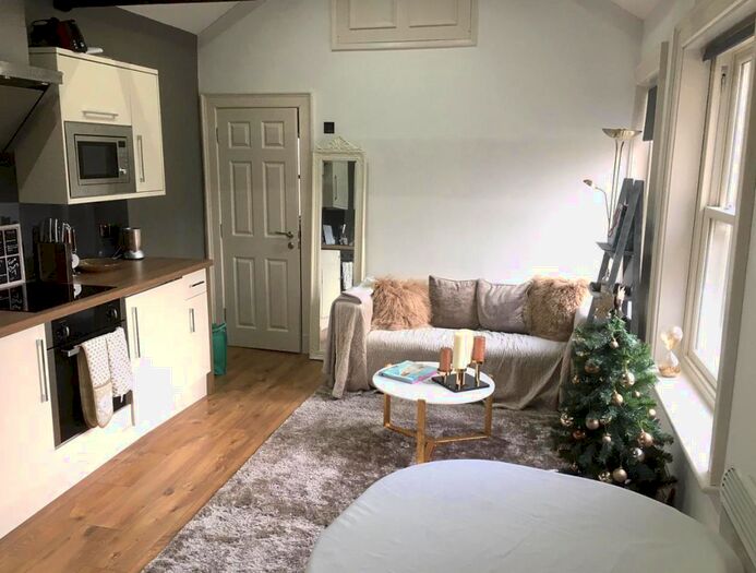 1 Bedroom Private Hall To Rent In St. Leonards Gate, Lancaster, LA1