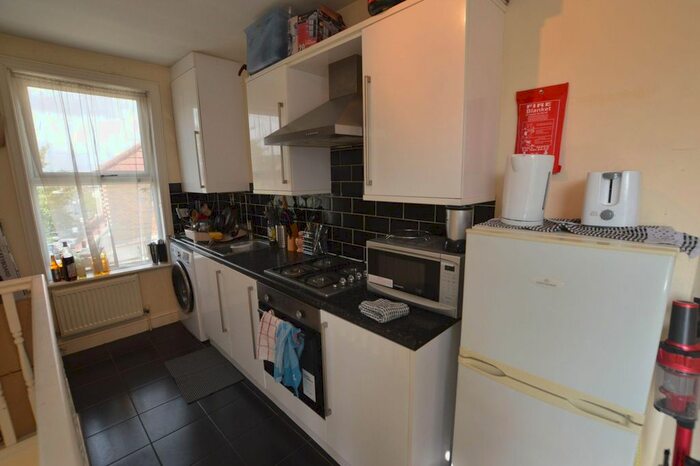 2 Bedroom Flat To Rent In Hoe Street, Walthamstow, E17