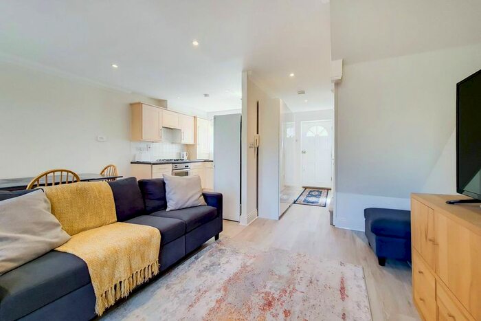 2 Bedroom Terraced House To Rent In Townsend Mews, Earlsfield, London, SW18