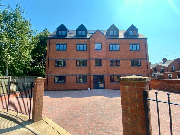 1 Bedroom Flat To Rent In Queens Park Parade, Northampton, NN2