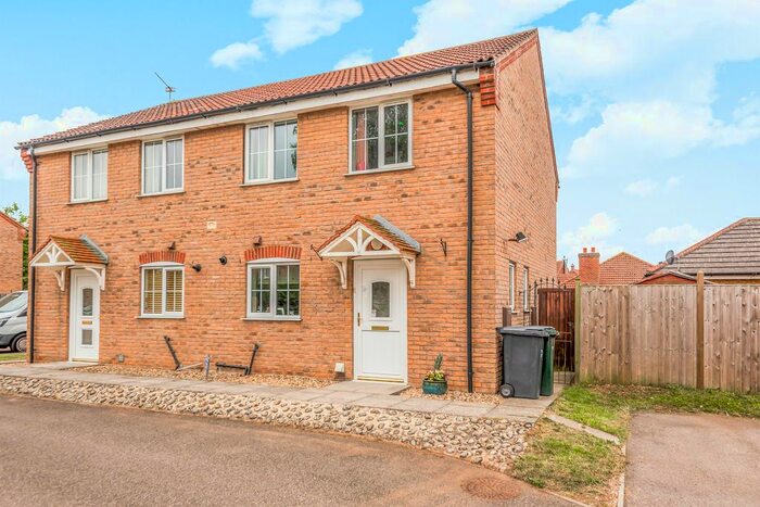 3 Bedroom Semi-Detached House To Rent In Curtis Drive, Coningsby, Lincoln, Lincs LN4